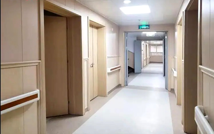病房門要有觀察窗嗎？醫院病房門觀察窗尺寸與形狀選擇